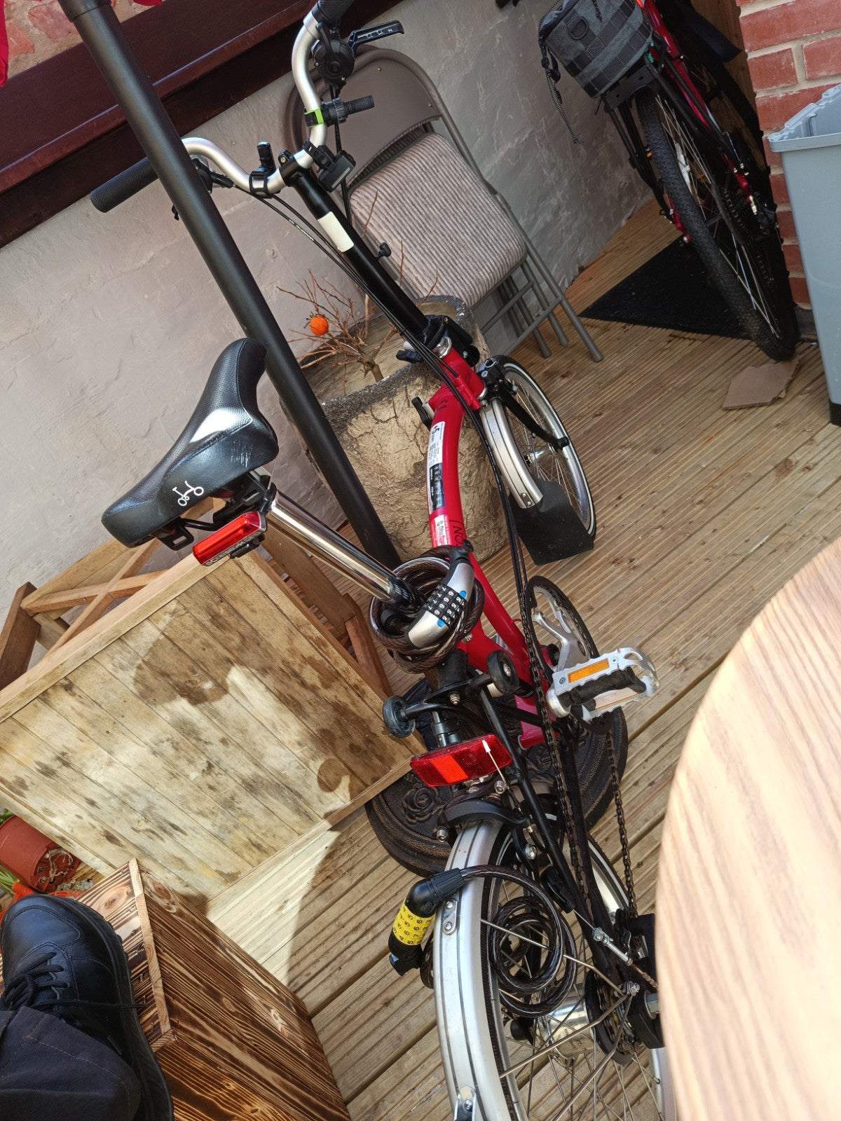 Brompton Folding Bike – Red – Smooth Ride – Ideal for Commuting & Travel