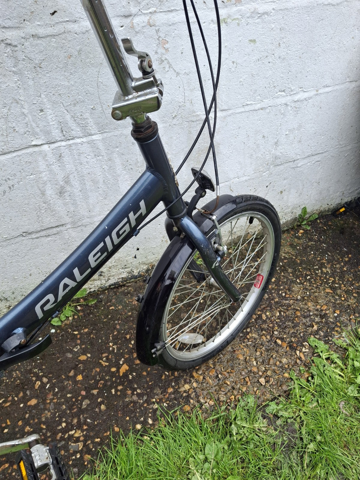 Raleigh EVO 7SP Folding Bike, Aluminum Frame, 20" Wheels, 7 Speed with Revo Grip