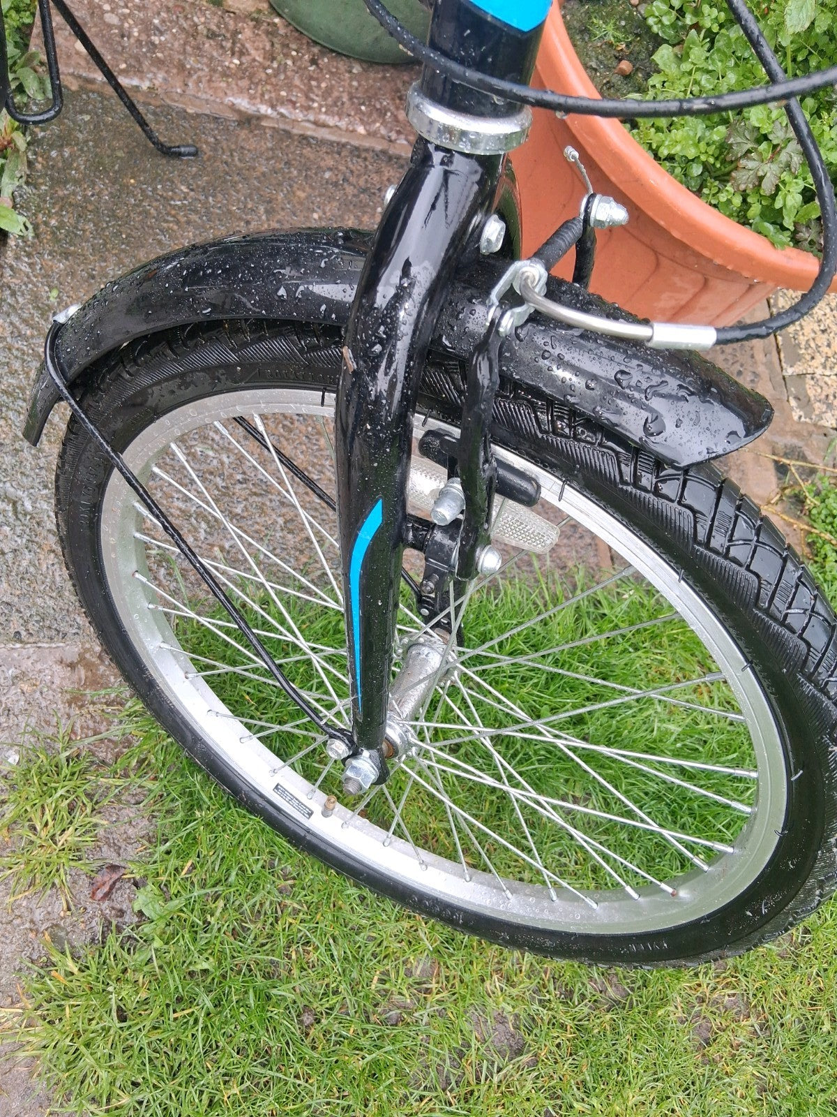 Saker Classic Venture Series Folding Bike 6-Speed. Amazing Condition.