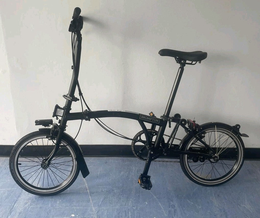 Brompton C-line 6 Speed Black Fold Away Bike Nov 2022. Unused