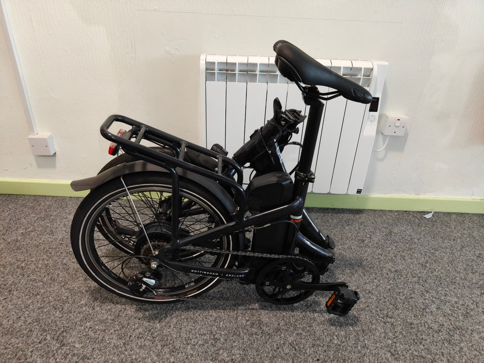Raleigh Stow-E-Way Folding Bike - Dark Blue