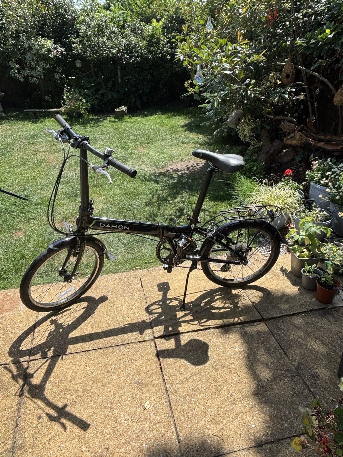 Dahon Vitesse D8 Aluminium Folding Bike 20" Black Wheels, 8-Speed Shimano Altus