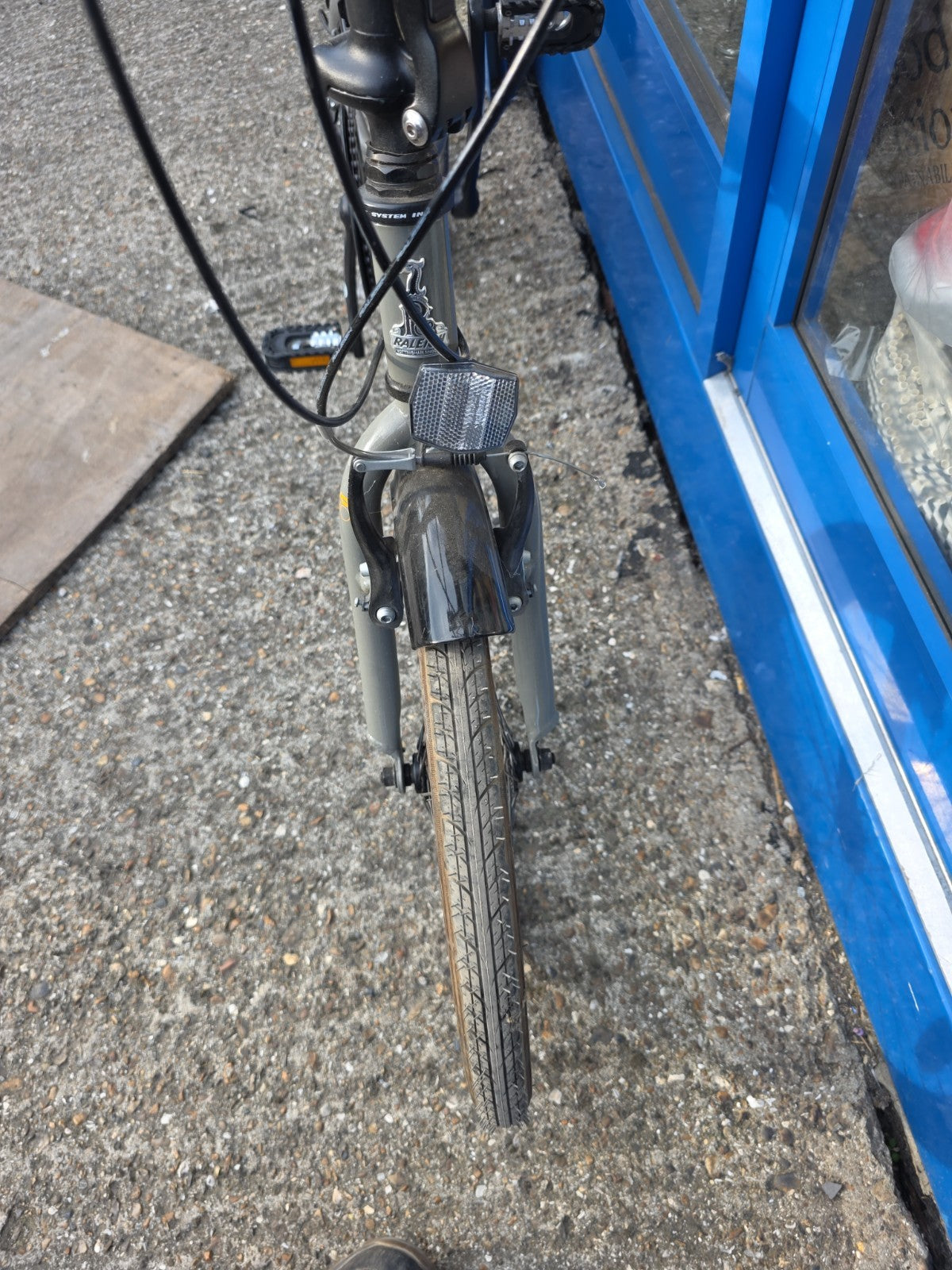Raleigh Evo 20in Folding Bike Grey/Black, 7 Gear Speed, Rear Rack, V-Brakes.
