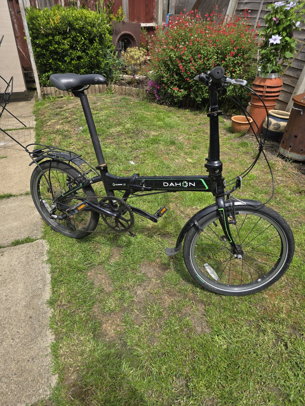 DAHON Vitesse D8 Folding bike, 8 Speed,Black,Rideable, need some minor repairs