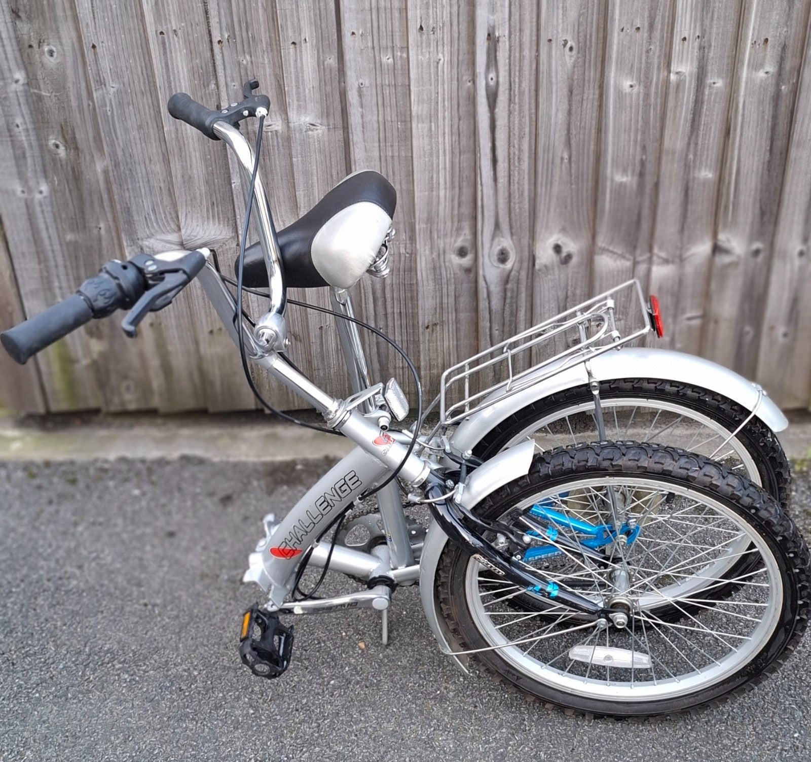 Challenge Gauntlet Unisex 20" wheel Folding Bike – Excellent Condition