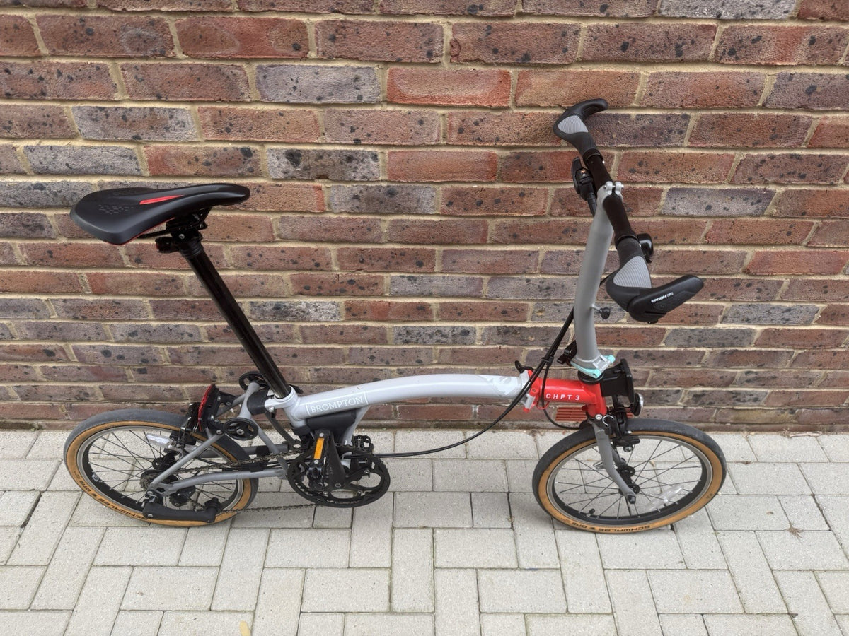Brompton CHPT3 Folding Bike 16in M 2-Speed Derailleur Rim Brake Grey/Red