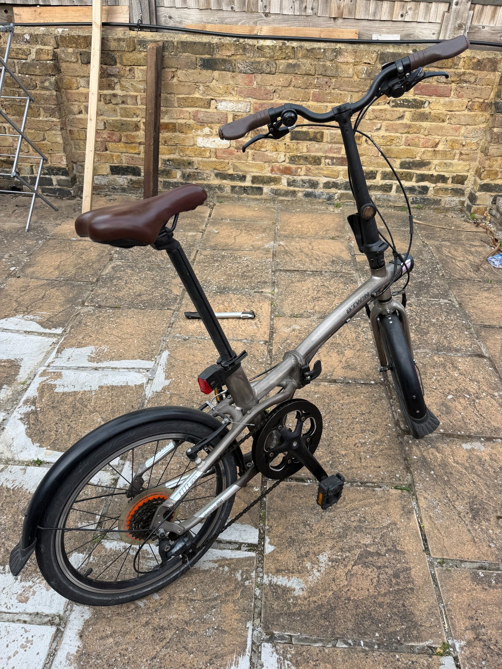 Btwin Tilt 900 Folding Bike 9 Speed Lightweight.