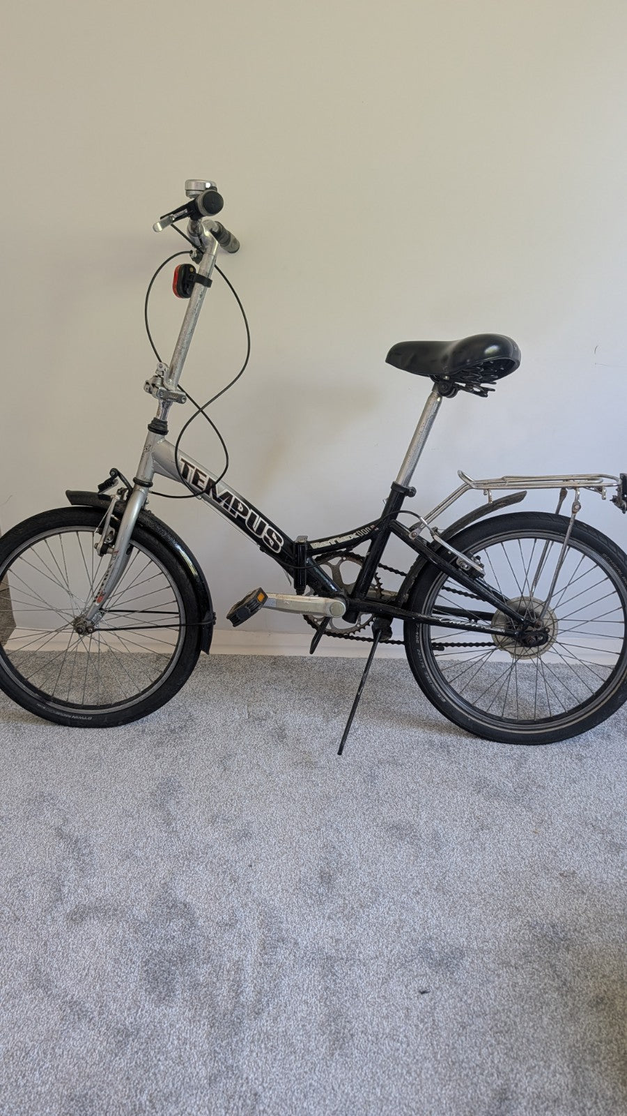 Folding Bicycle, Adults size 20 inch wheels condition used. Collection only!