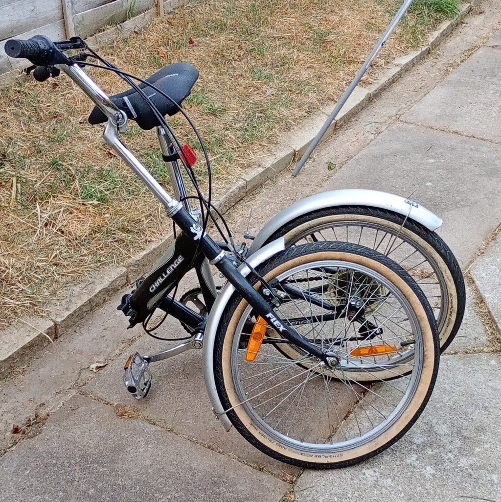 Challenge Flex Folding Bike 20in Wheels 6 Speed w/ Mudguards Black/Silver