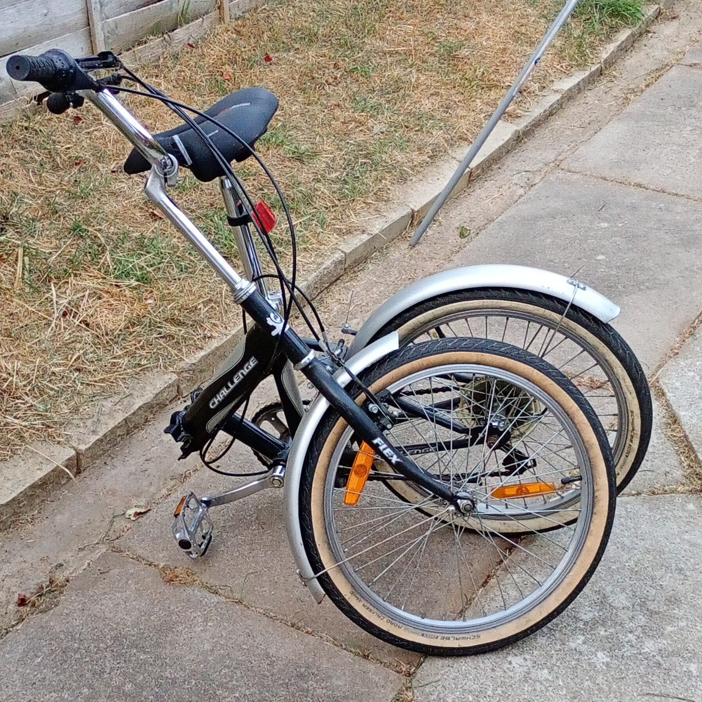 Challenge Flex Folding Bike 20in Wheels 6 Speed w/ Mudguards Black/Silver
