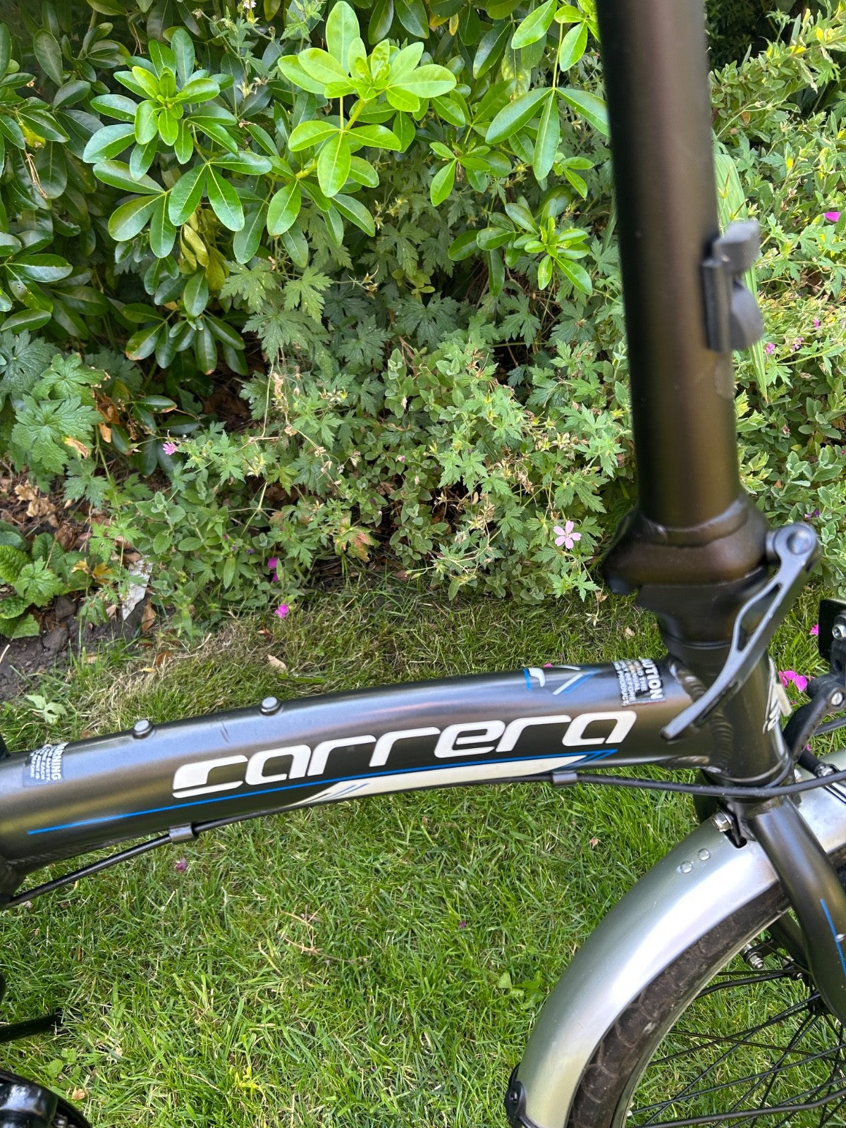 Carrera Intercity folding bike..8 Speed / Shimano Gears / Lightweight aluminum/