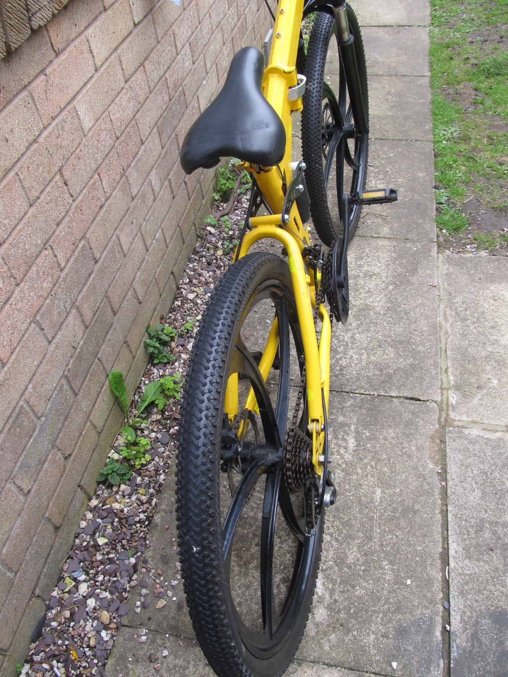 BIKE MOUNTAIN BI FOLD  DISC BRAKES 26" WHEELS UNISEX-GOOD CONDITION