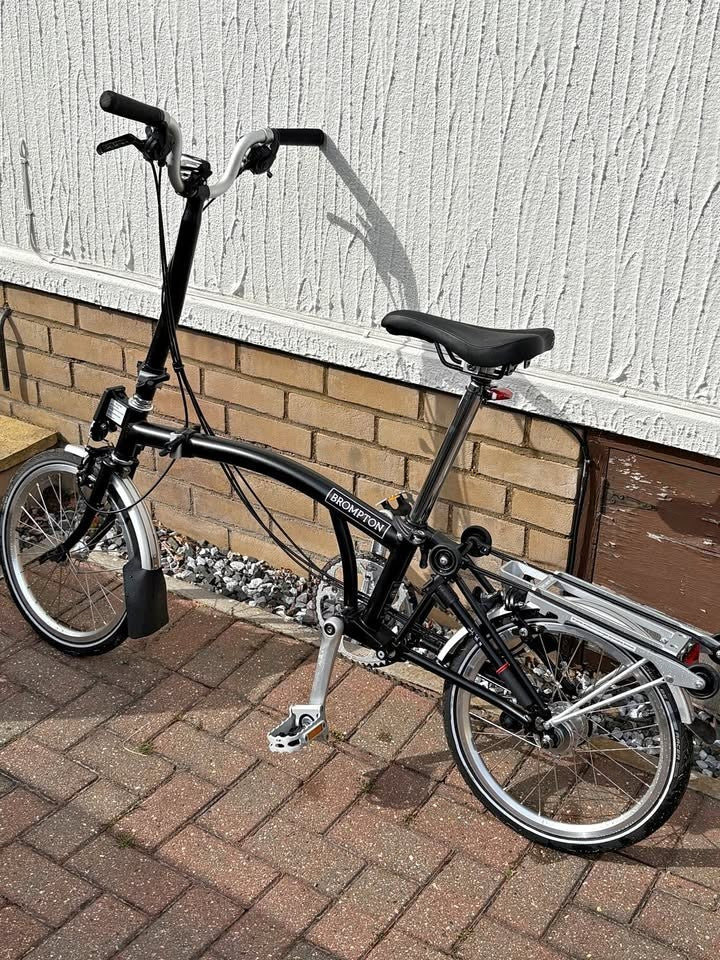 Brompton C Line H6R (6 Speed) folding bicycle - Black (MINT CONDITION)