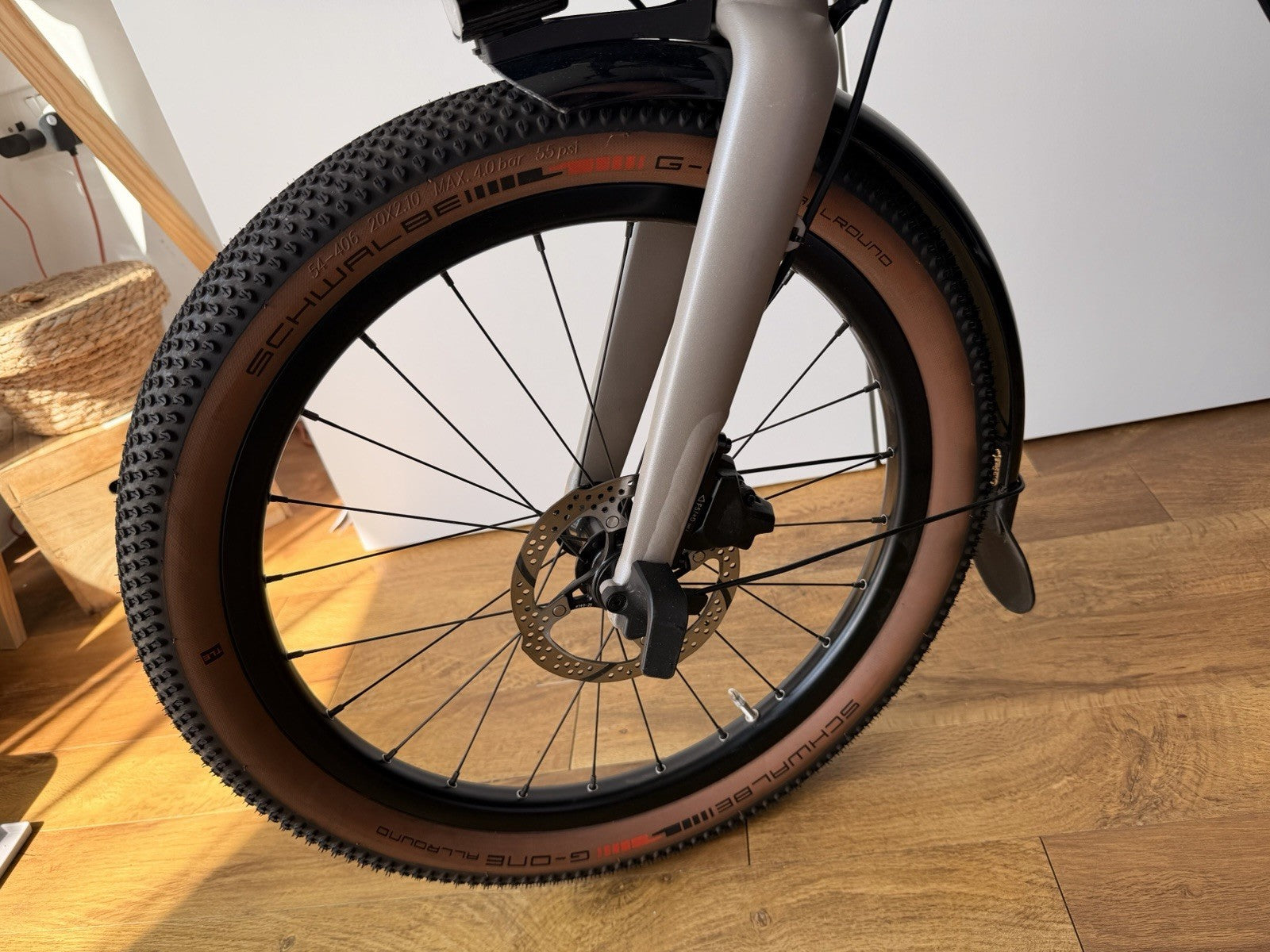 Brompton elctrc G Line, trail dust white, 4 speed, Medium, pristine condition