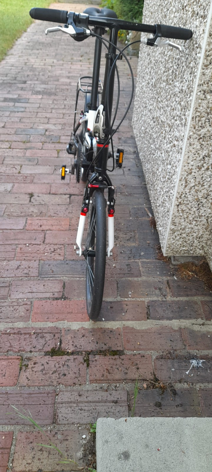 Oyama folding bike, 20 inch wheels, 8 speed.
