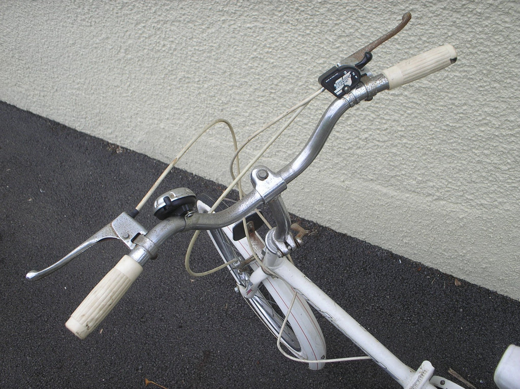 Universal girls small ladies 1980s folding vintage retro bicycle bike cycle