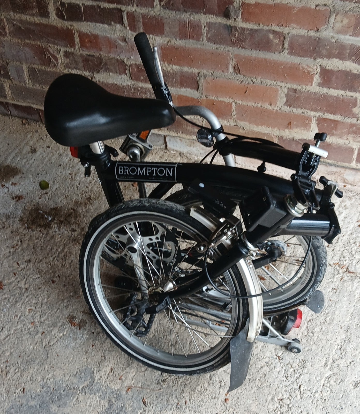 Brompton Folding Bike 16in Black/Silver Mudguards Rear Rack Lights Reflectors