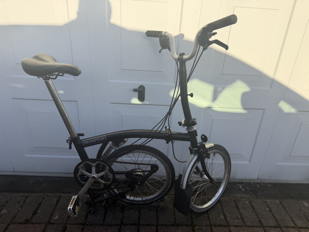 Brompton C Line M6L (6 Speed) folding bicycle - Black (avergae Condition)