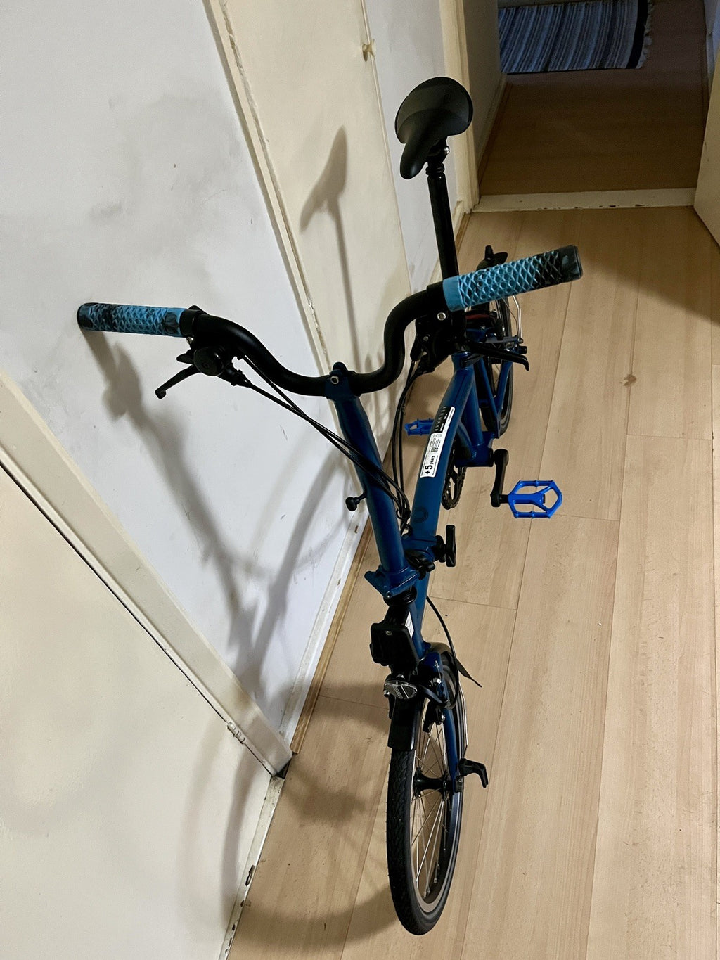 Brompton C Line Explore, 6-Speed, Nerazzurro, Black Ed, Mid Handlebar 24/2025