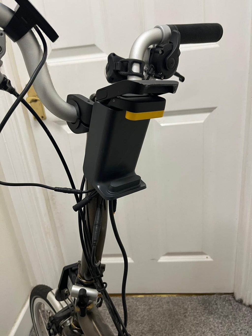 Brompton C Line Mk5, 3-Speed, Mid Handlebars + Swytch Kit – Black, Bare