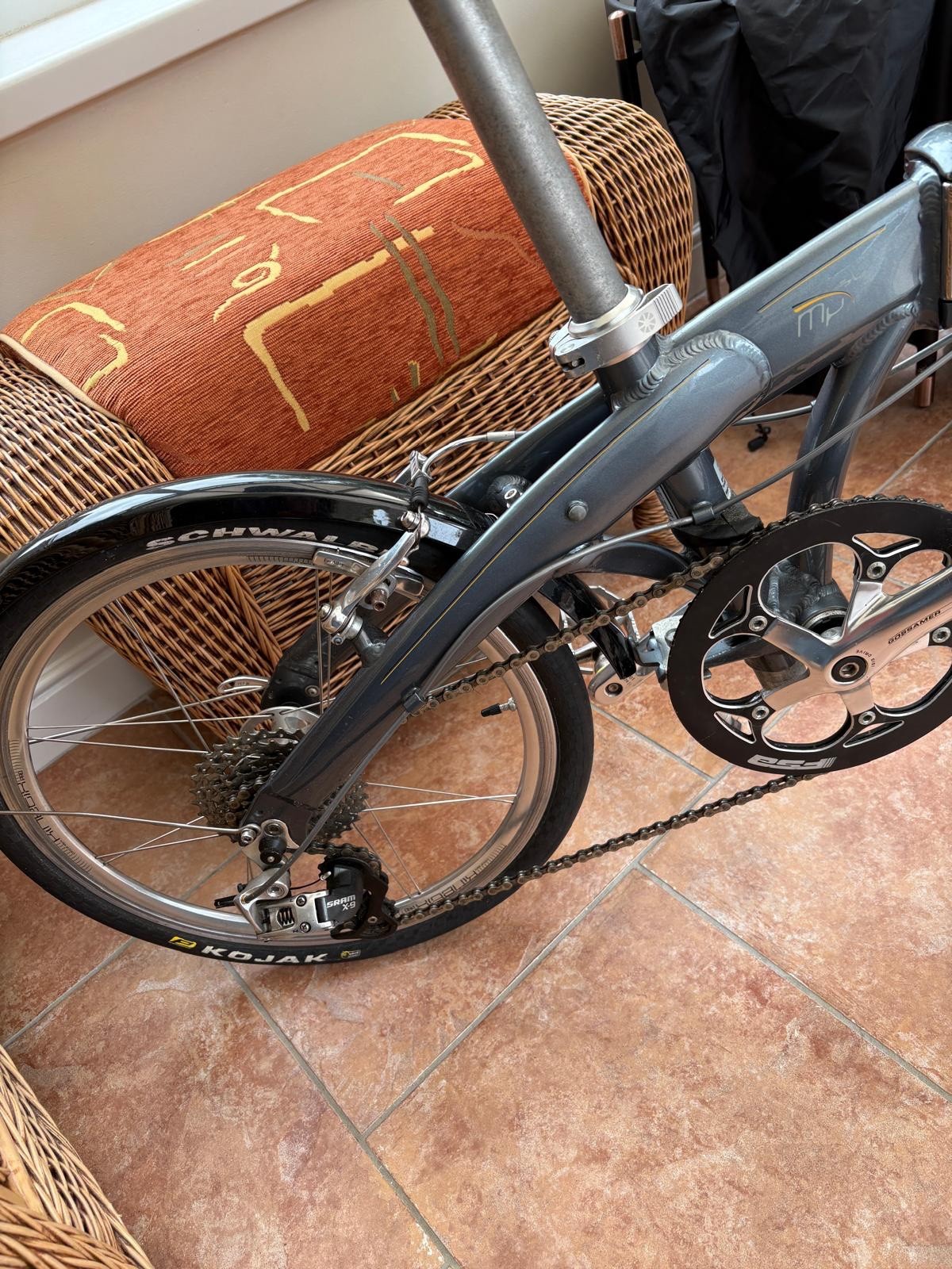 Dahon Mu SL Pro top-of-range ~2011 folding bike 9-spd 20" wheels ~9kg superlight