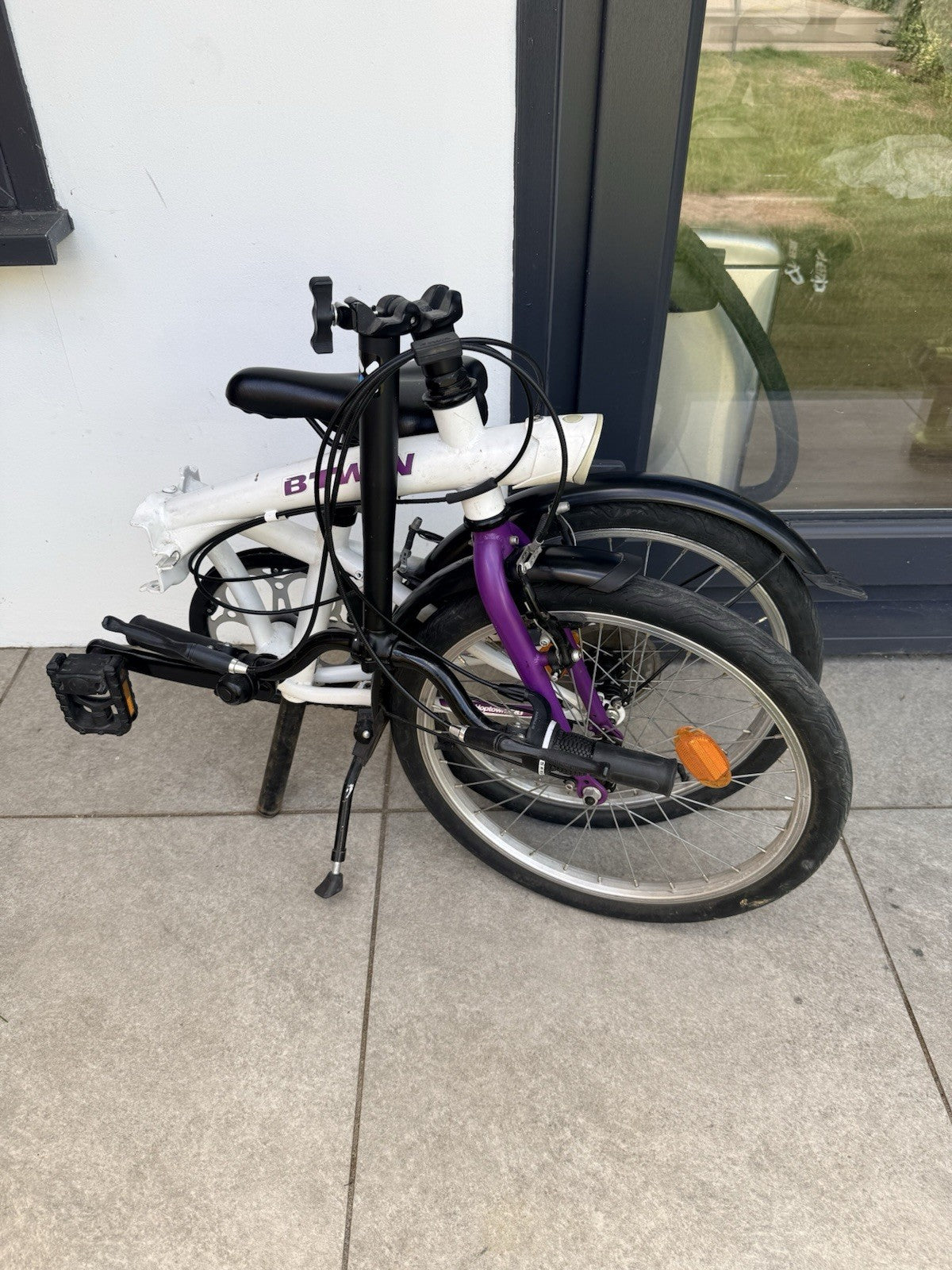 B’TWIN Folding Bike 20in White In SW London Zone 4
