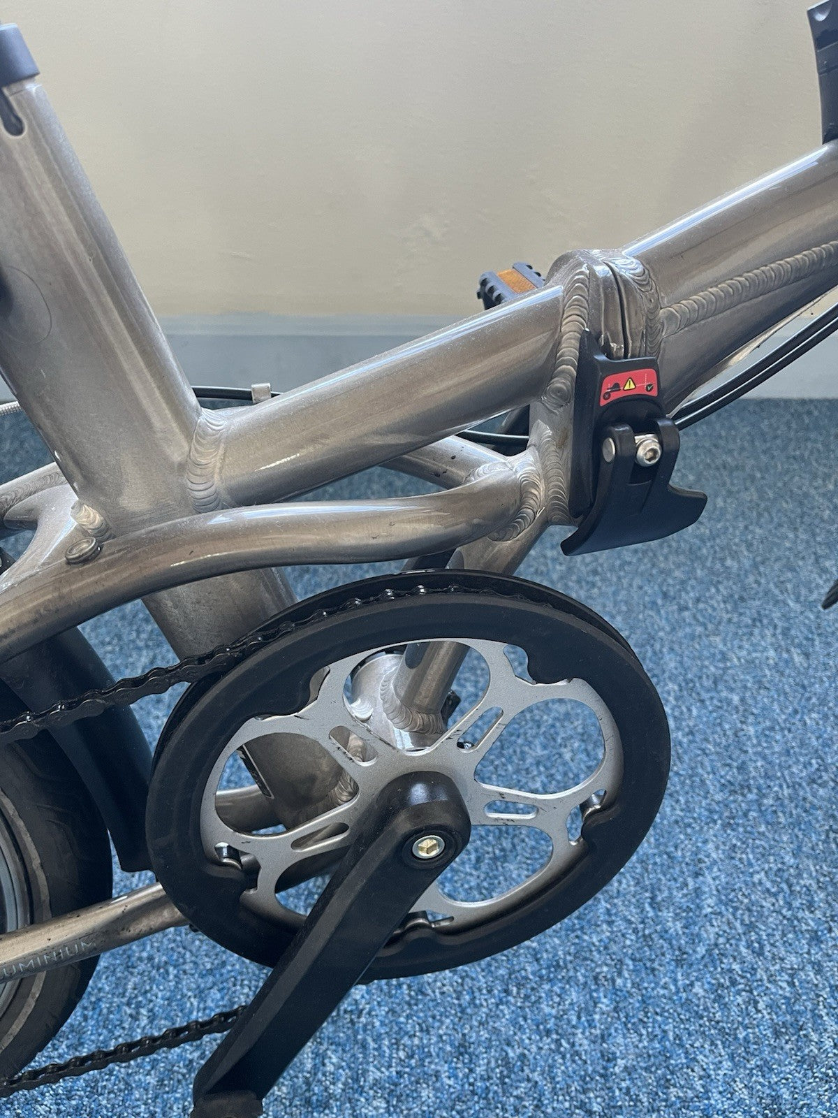 B’TWIN 560 Fold Bike 20in 9-Speed - includes lights, phone holder and pump
