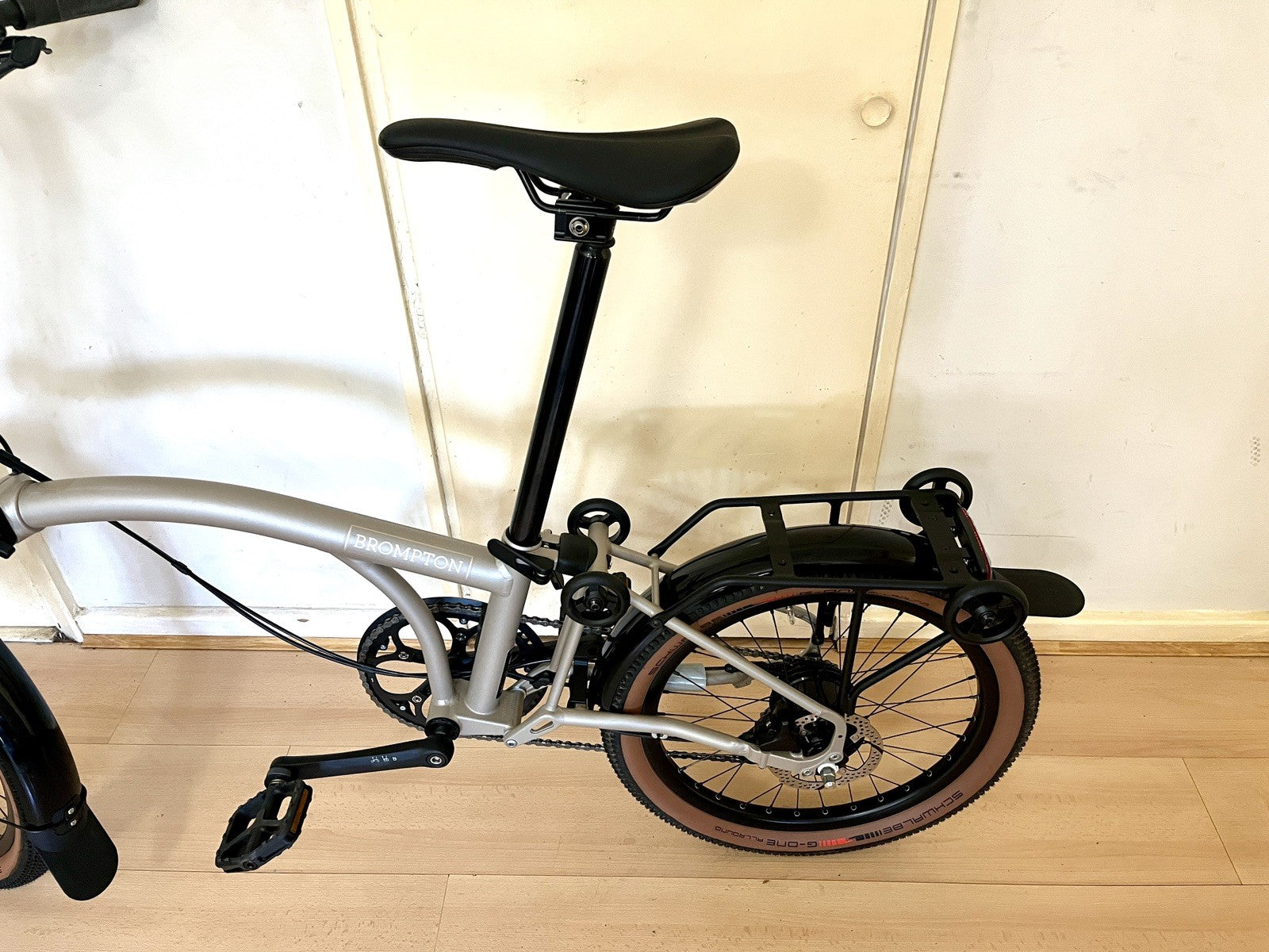Brompton G Line 2026 with Roller Frame - 8-speed, Traildust White, Medium