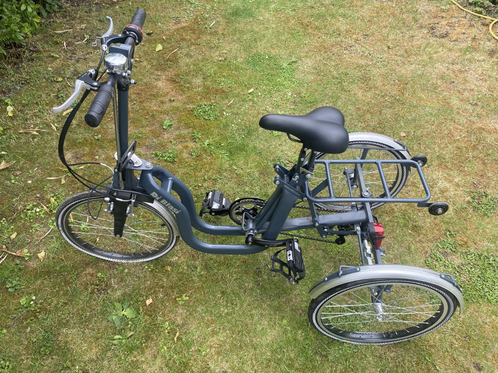 Di Blasi folding bike R32 model. Black bike in used but in great condition.