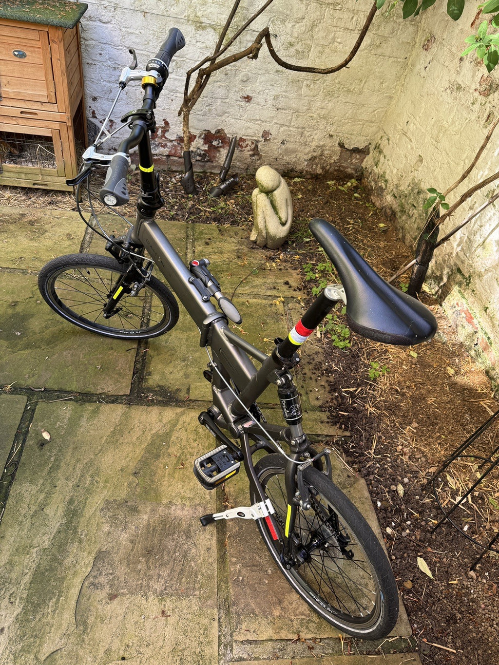 Dahon Jetstream P8 folding bike
