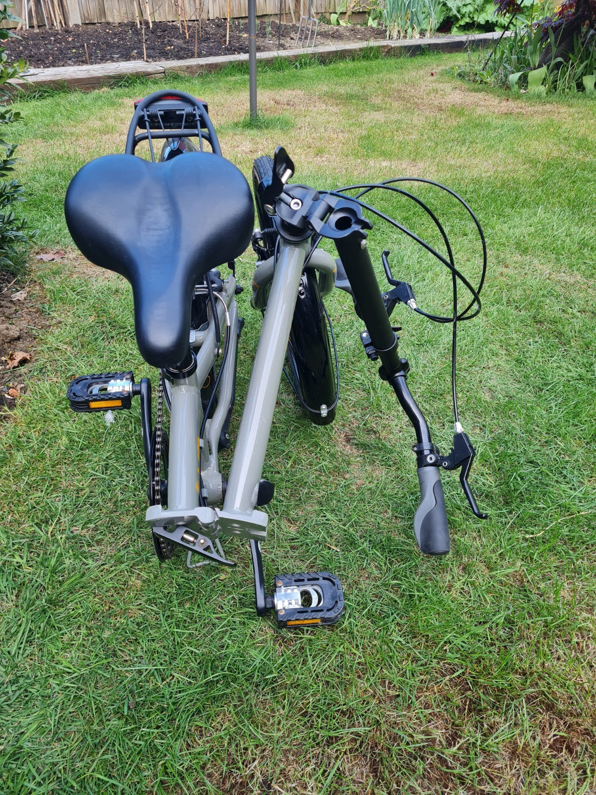 Raleigh Evo Two Folding Bike.  (Two Bikes Available - Collection only: KT22)