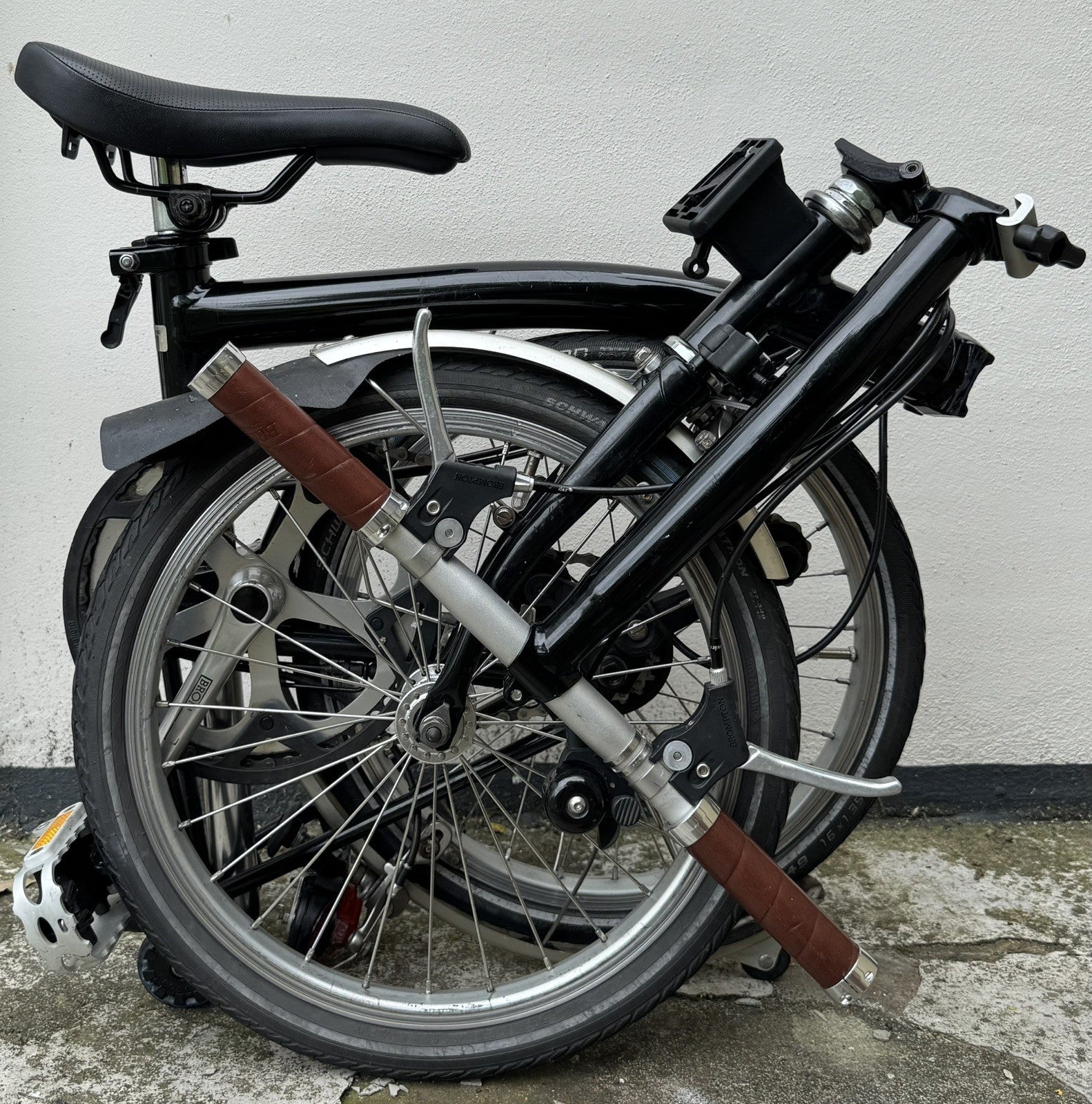 Brompton S2L 2 Speed Folding Bike Black - mudguards - Brooks grips - front block