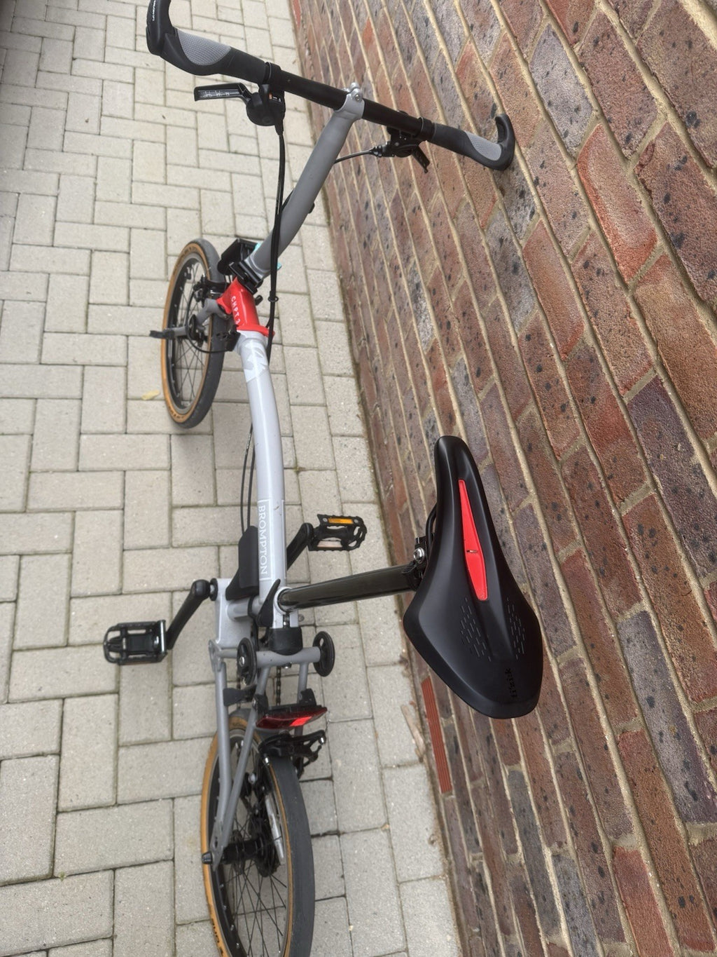 Brompton CHPT3 Folding Bike 16in M 2-Speed Derailleur Rim Brake Grey/Red