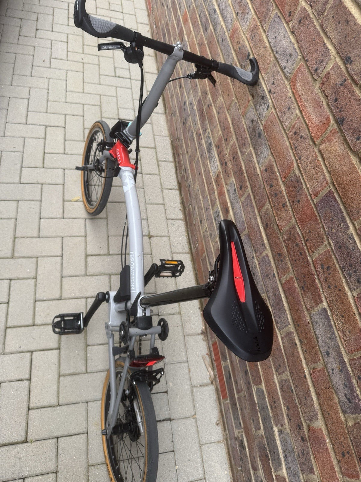 Brompton CHPT3 Folding Bike 16in M 2-Speed Derailleur Rim Brake Grey/Red