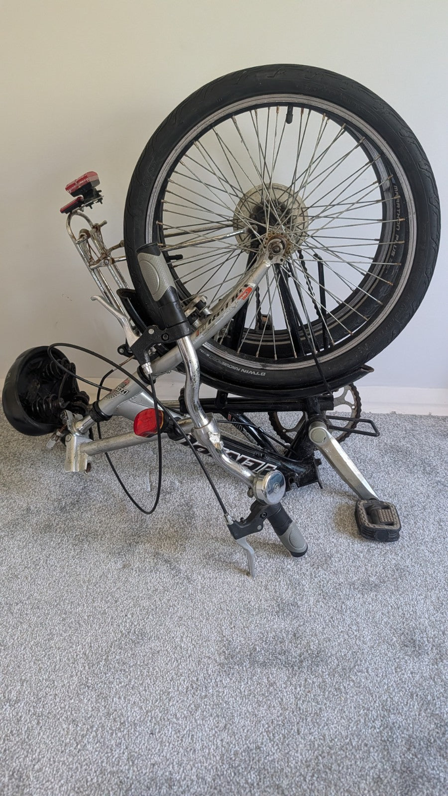 Folding Bicycle, Adults size 20 inch wheels condition used. Collection only!