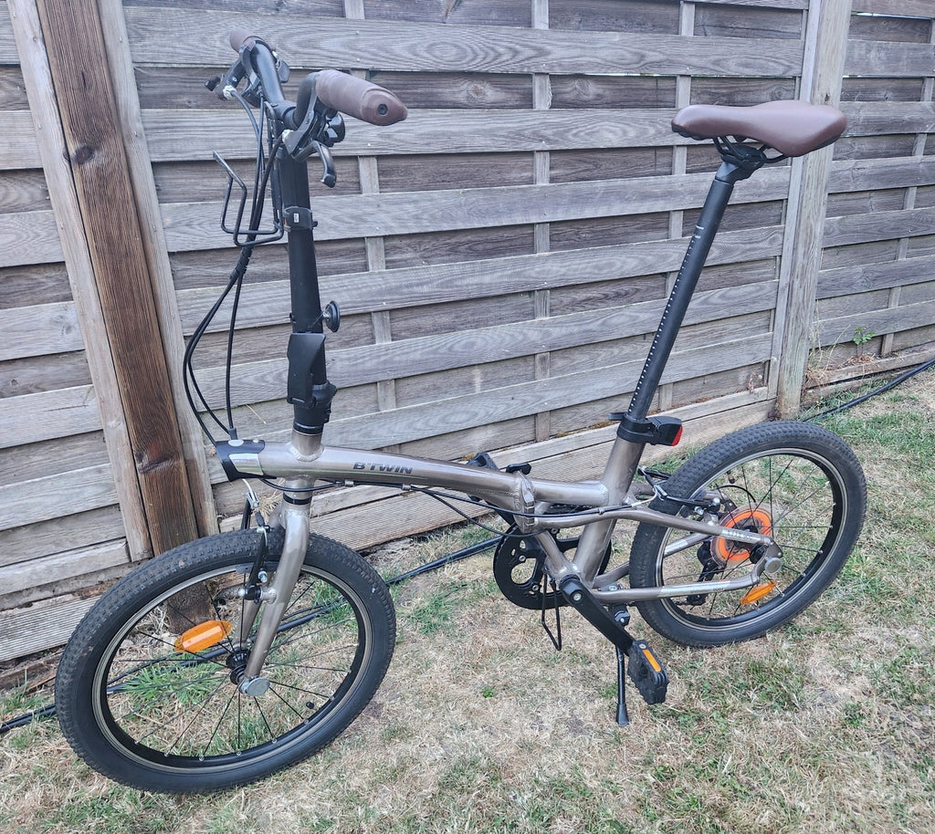 Btwin Tilt 900 Folding Bike 9 Speed Lightweight.