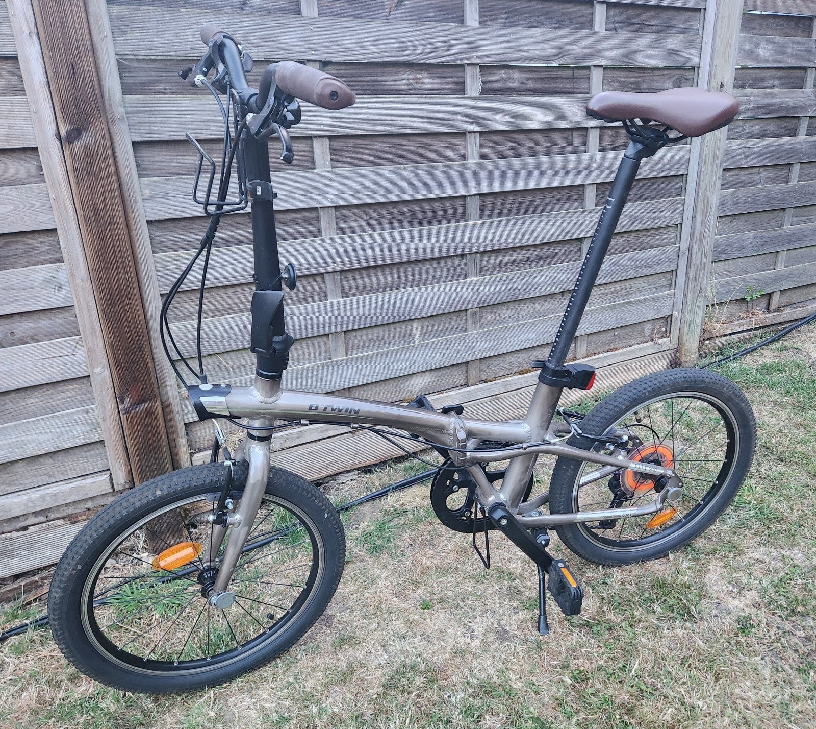 Btwin Tilt 900 Folding Bike 9 Speed Lightweight.