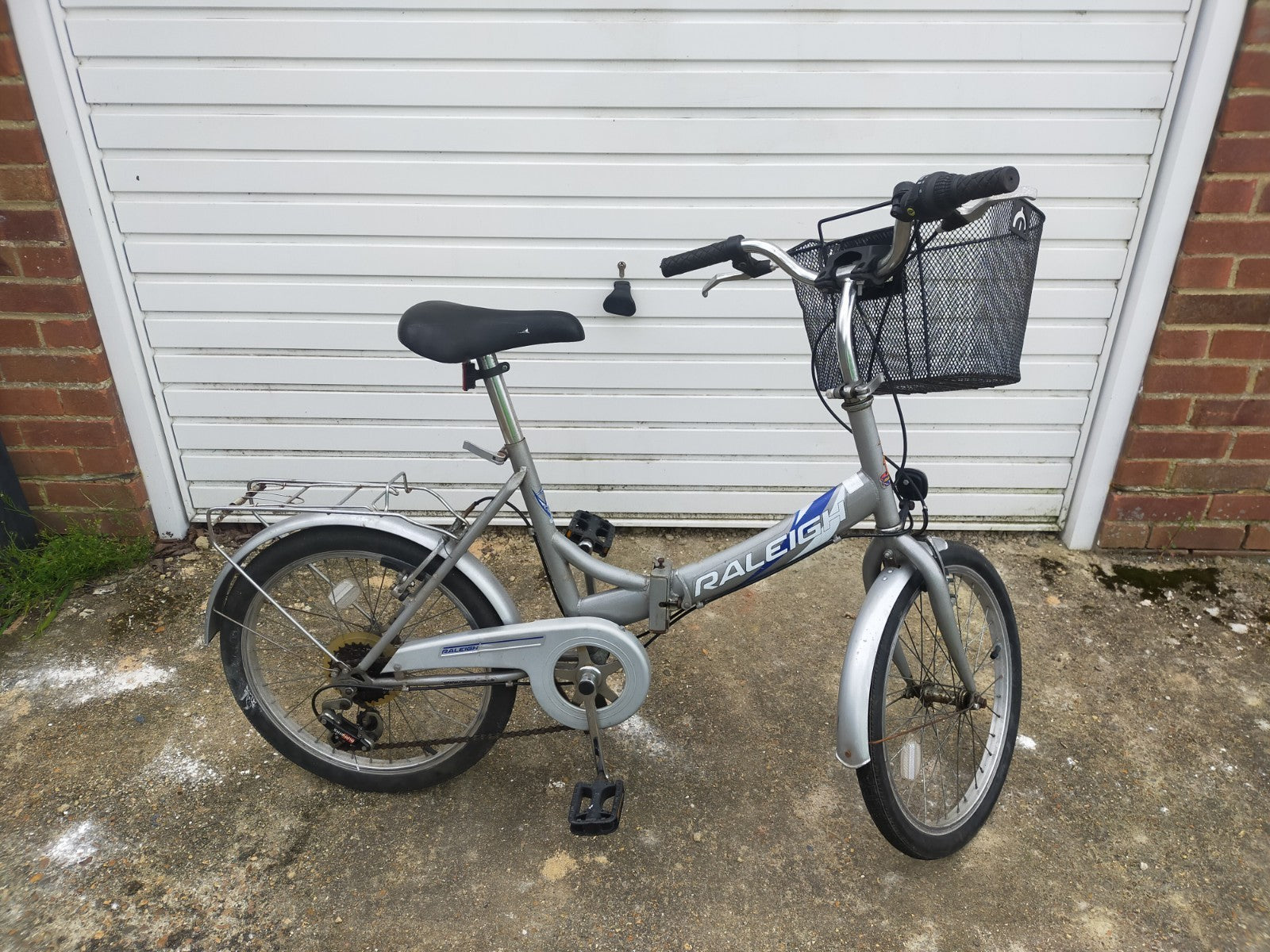 Fold Up Bicycle Ladies Raleigh Foldaway Bike. Recycling project, needs service