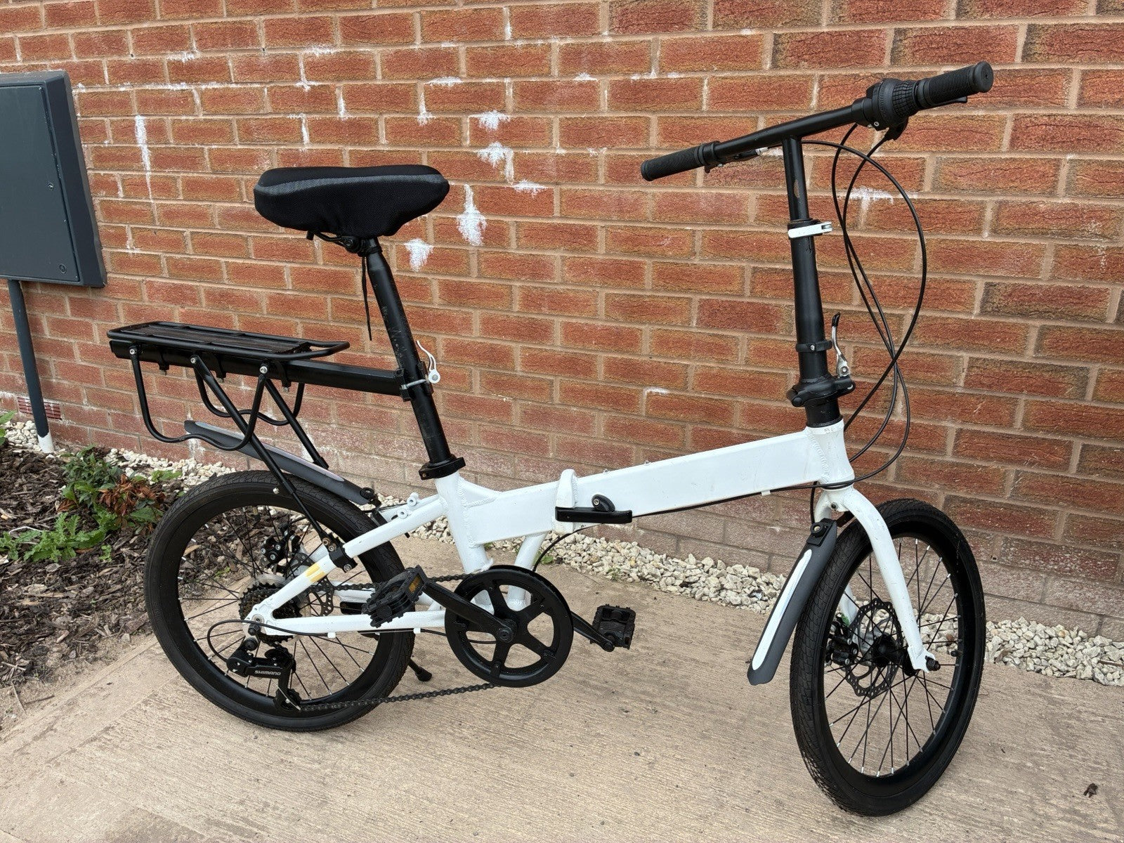 White/Black 20in Folding Bike Medium Frame Mechanical Disc Brakes Rack Guards