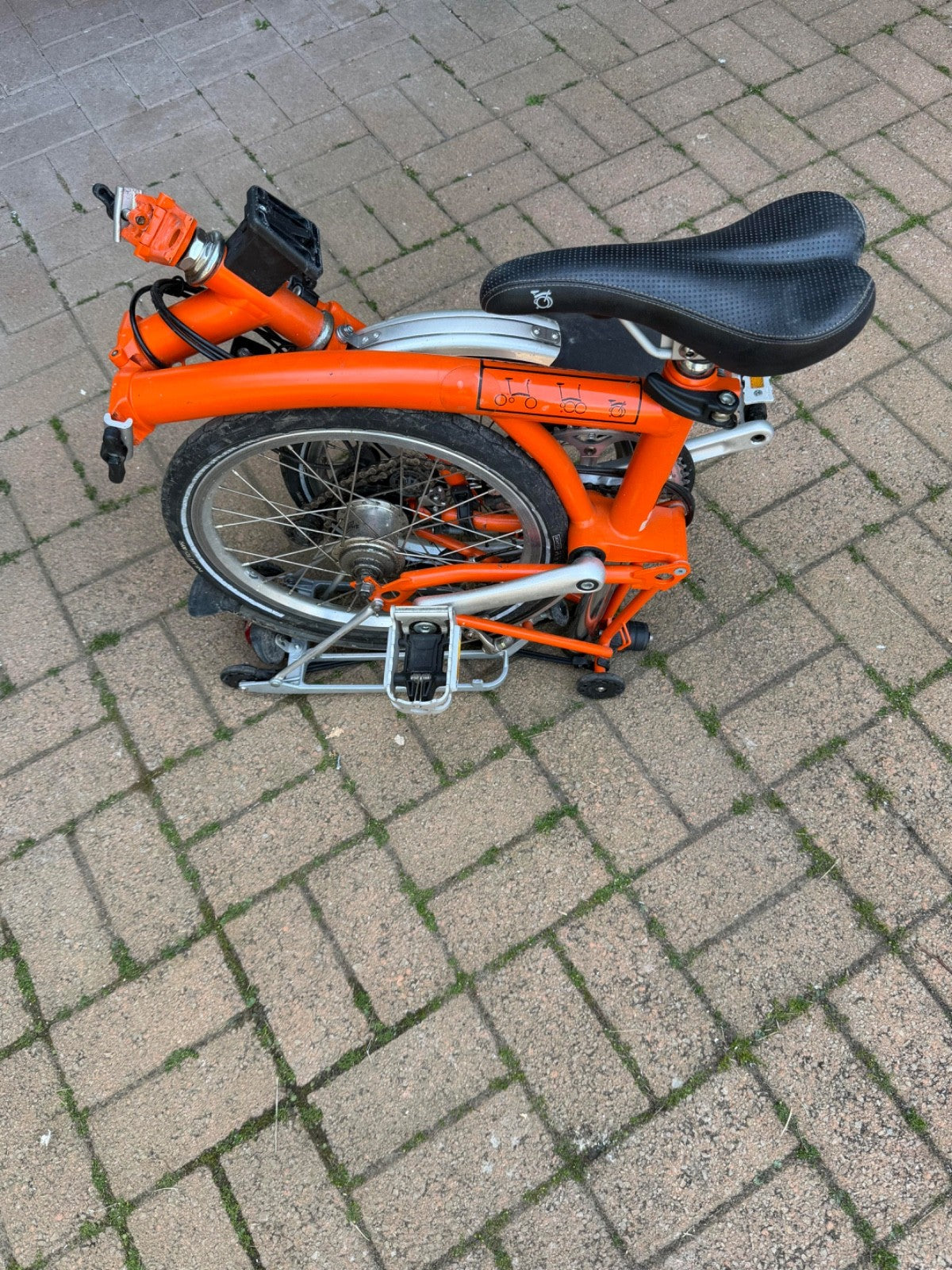 brompton folding bike 6 speed Orange .Item in good working order.