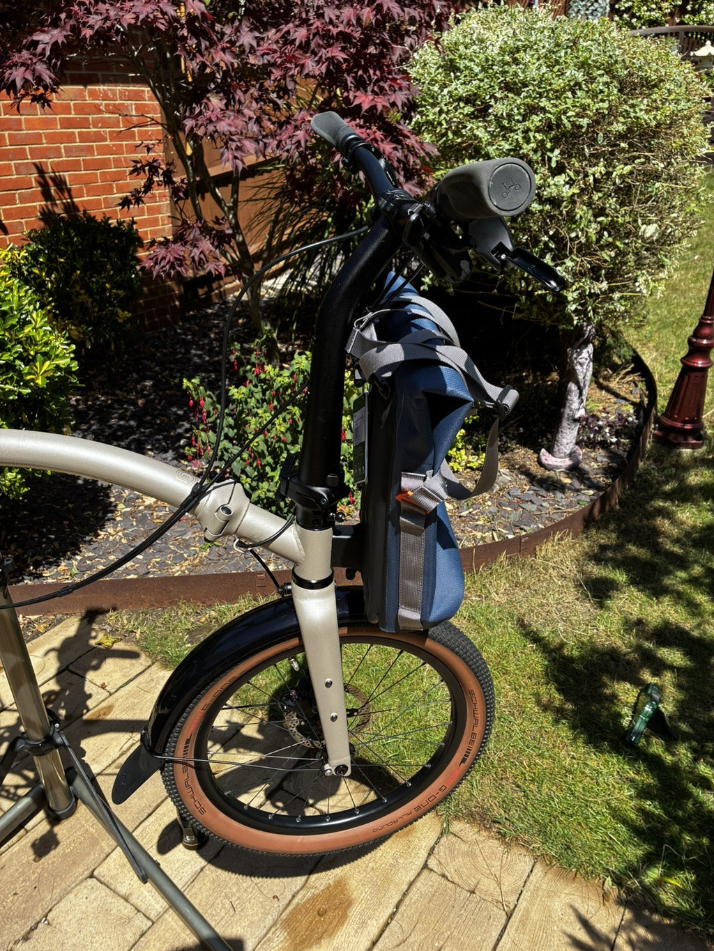 2025 Brompton G Line (Medium) – Traildust White with Roller Rack & Bag Included