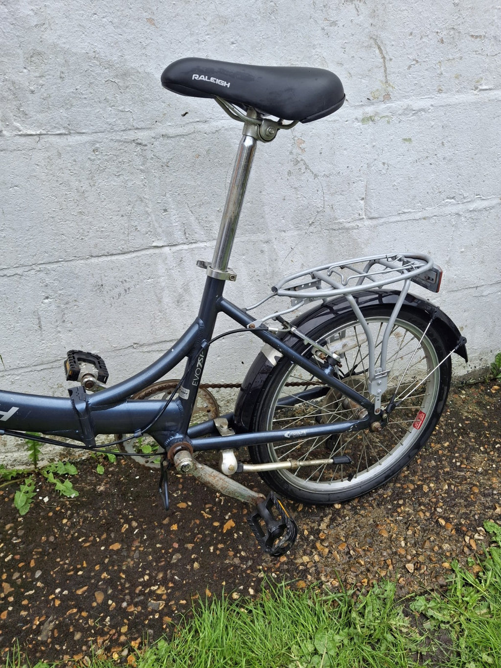 Raleigh EVO 7SP Folding Bike, Aluminum Frame, 20" Wheels, 7 Speed with Revo Grip
