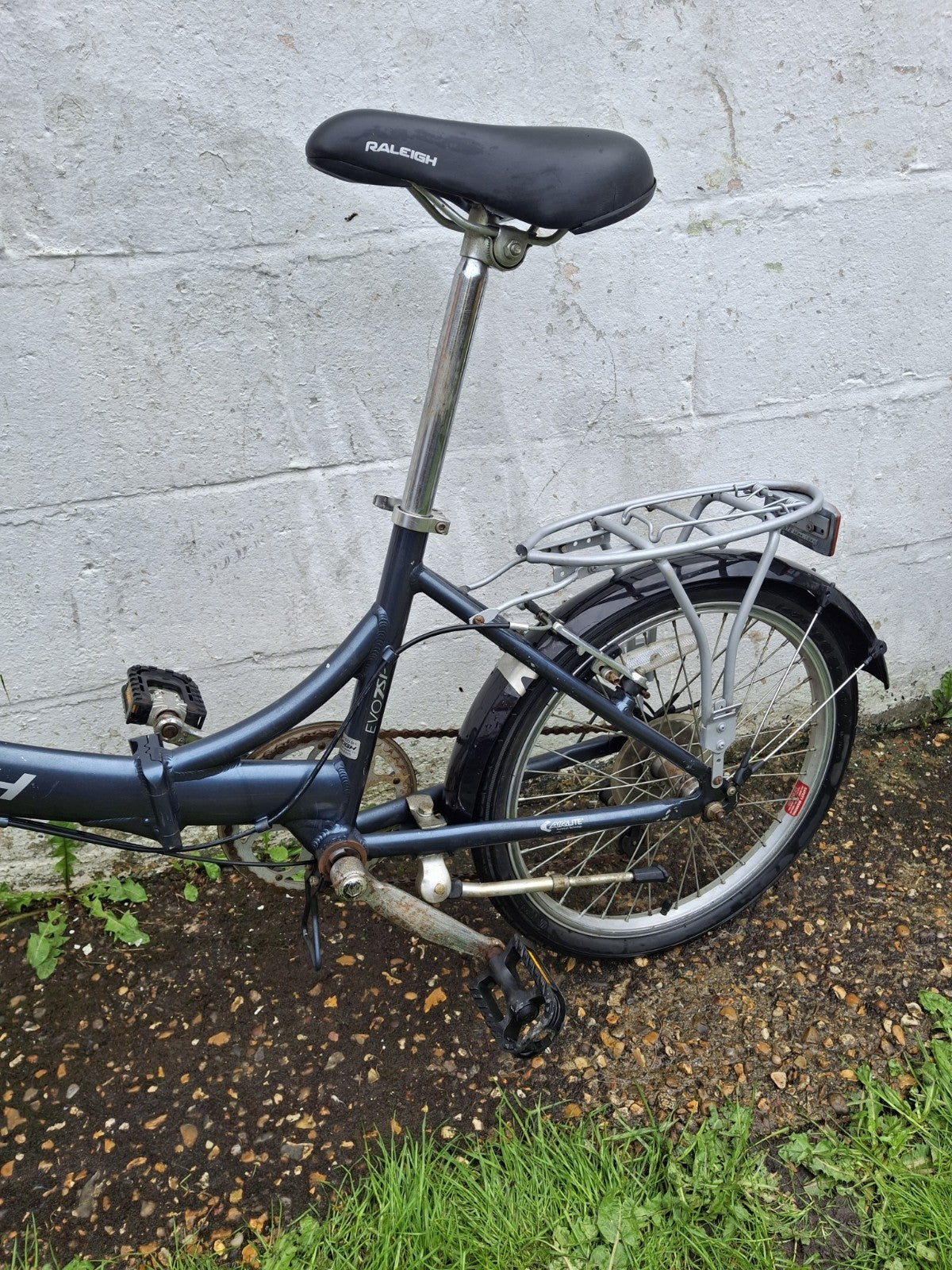 Raleigh EVO 7SP Folding Bike, Aluminum Frame, 20" Wheels, 7 Speed with Revo Grip