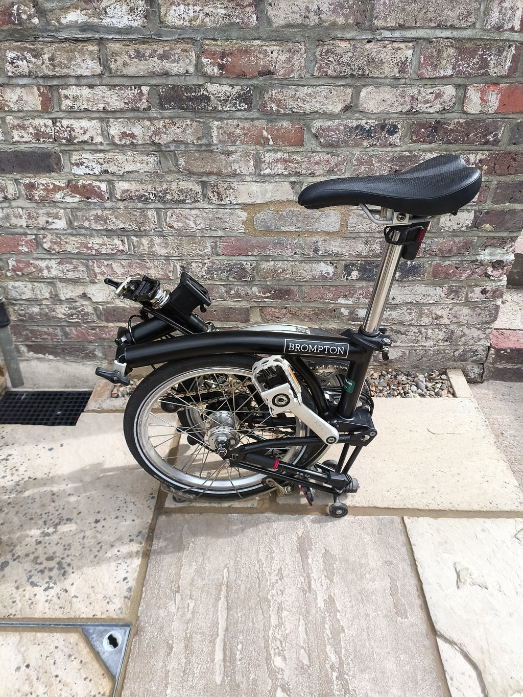 Brompton black M6L 6 speed folding bike excellent condition recently serviced