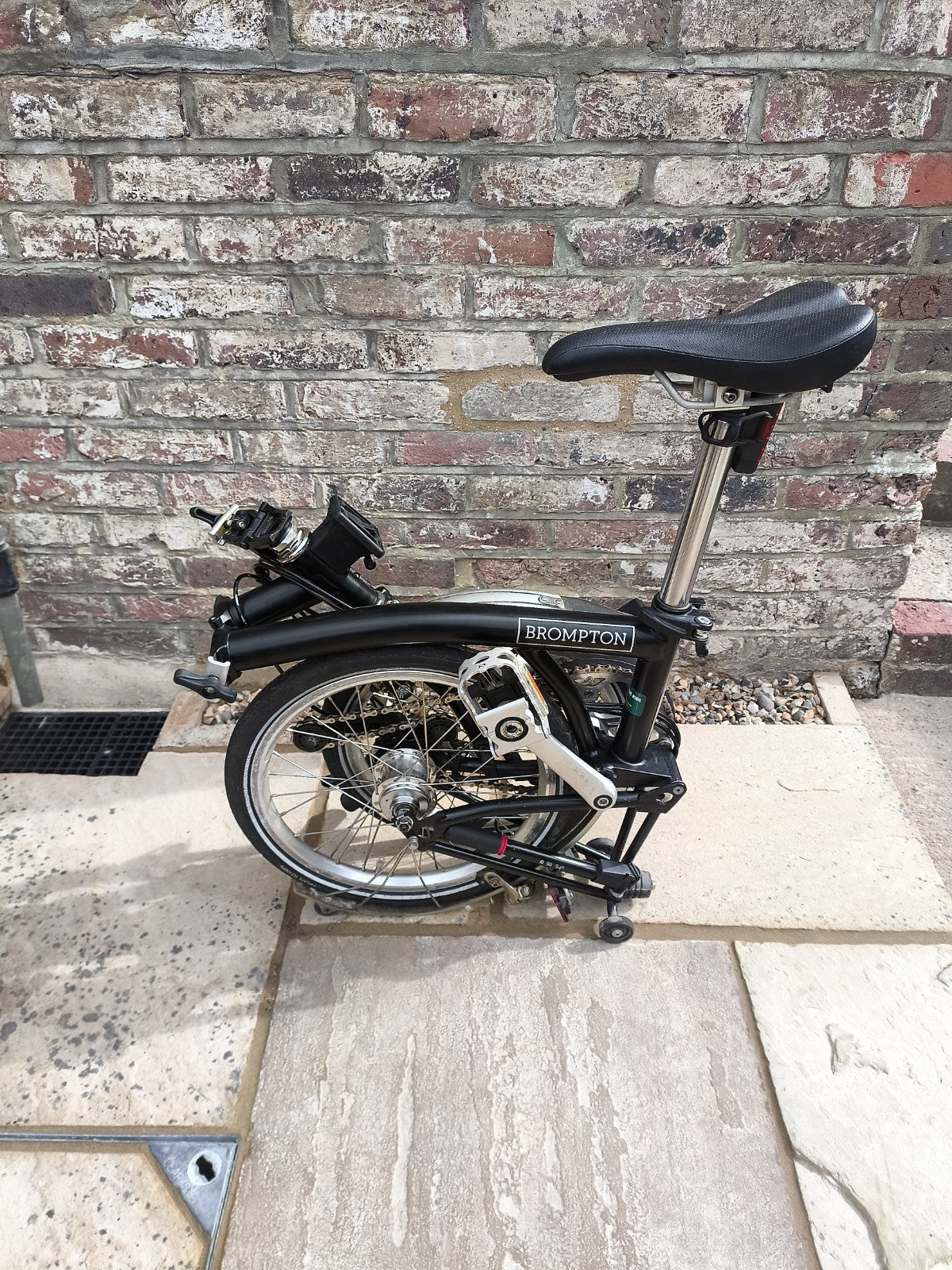 Brompton black M6L 6 speed folding bike excellent condition recently serviced