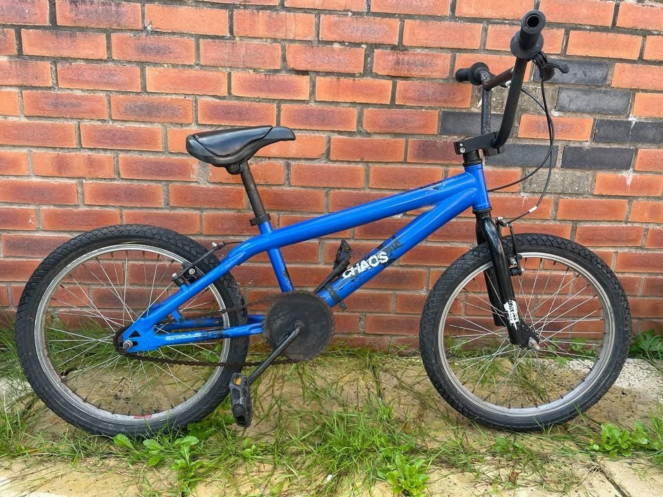 2 x Bikes for Cheap Sale (Universal Stowaway 20' Folding) (Apollo Chaos BMX 20')