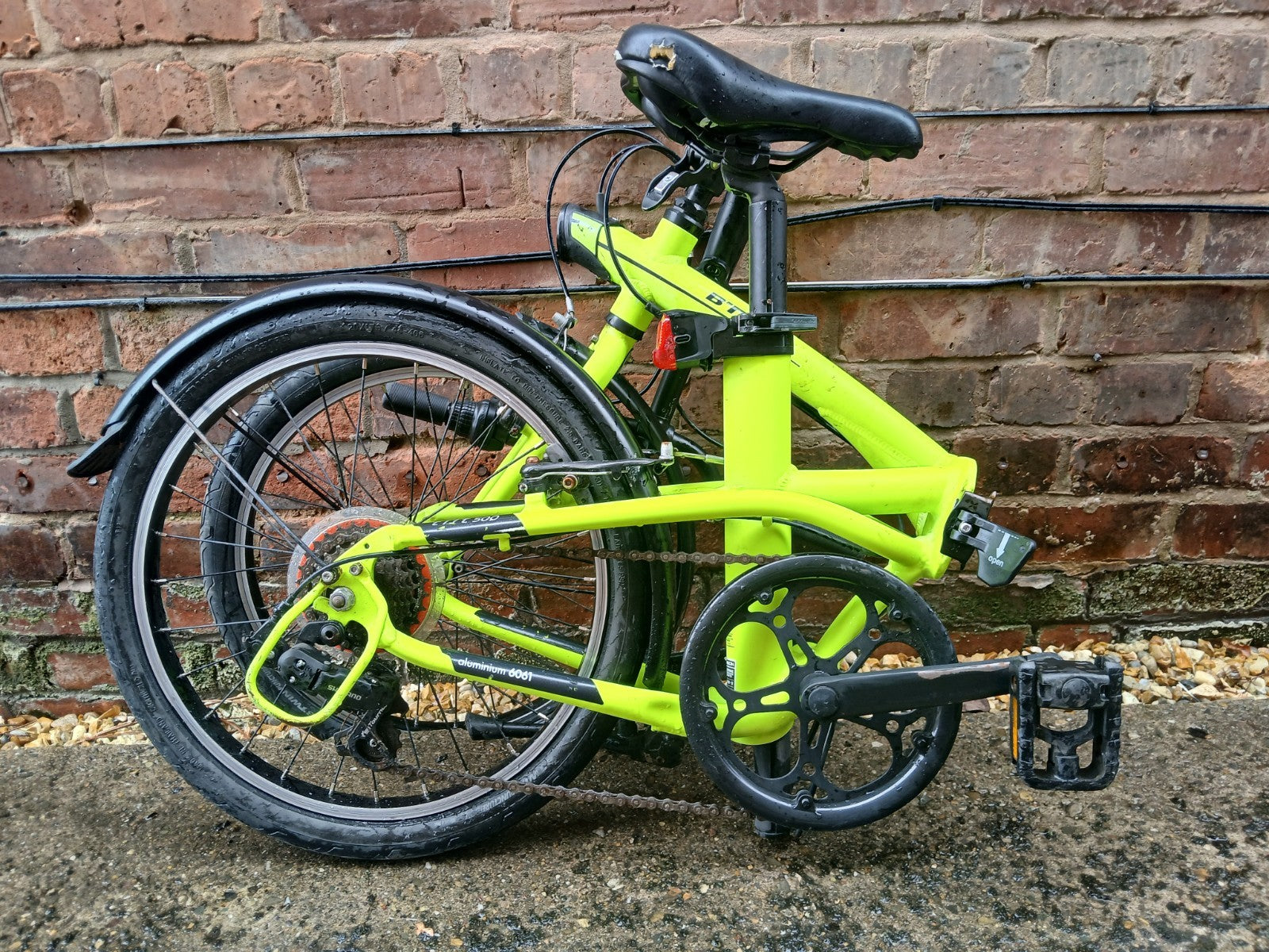 B Twin Tilt 500 Folding Bike 20 Inch Wheels 7 Speed