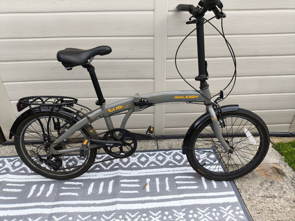 Raleigh  Evo2  Folding Bike,  20" Wheels, 7 Speed with Revo Grip