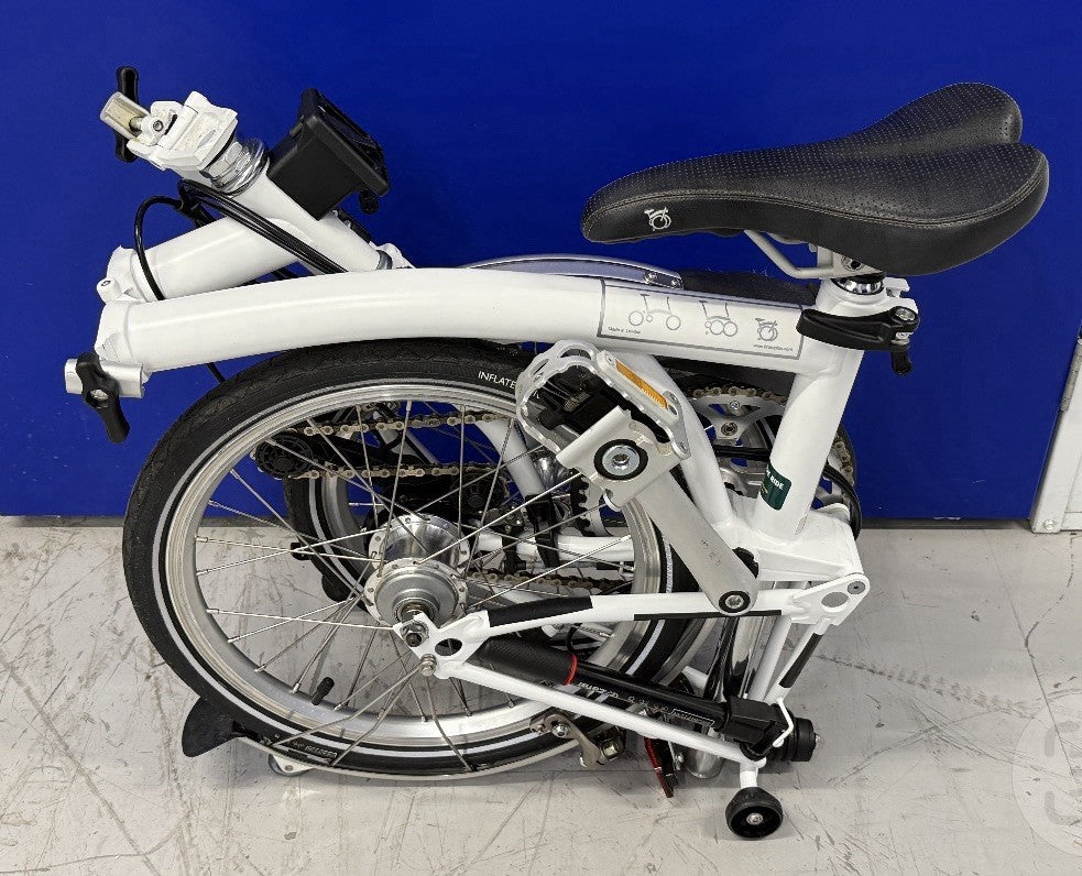 Brompton ML6 2016 folding cycle. White. 6 Speed. Mint used once!
