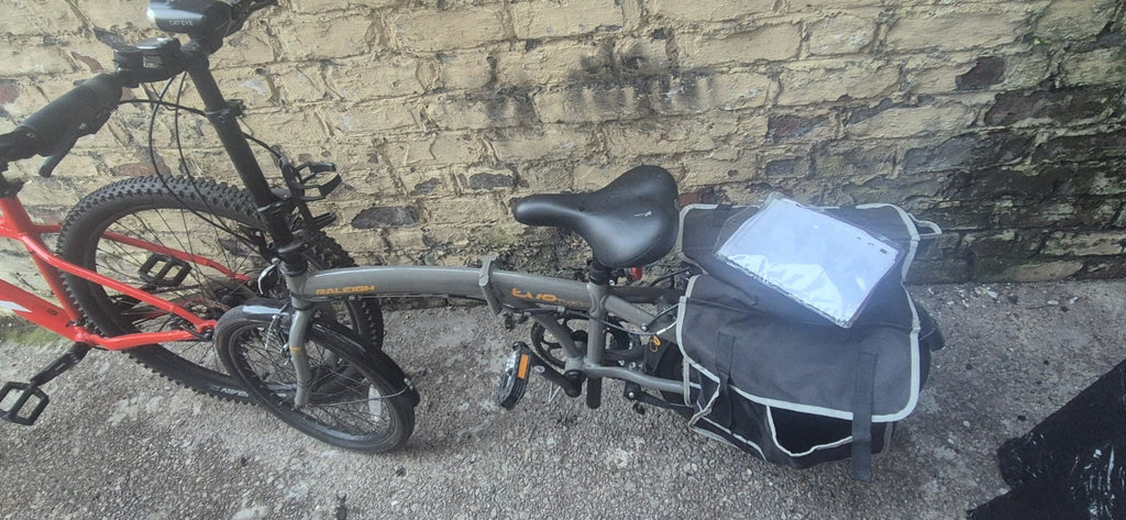 Raleigh Evo 2 is a folding bike featuring 7-speed Shimano gears and a grey frame